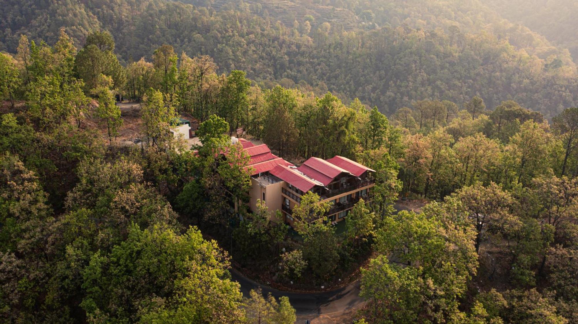 Aavaas Hill Resort Лансдаун Екстер'єр фото
